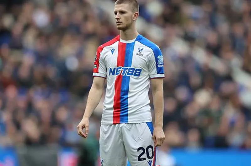 آدم وارتون لاعب كريستال بالاس